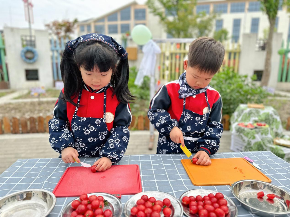 花草節活動現場。菱湖鎮幼兒園供圖