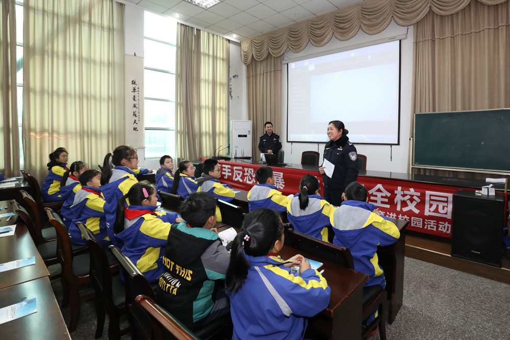 德清縣公安局民輔警走進校園，開展安全教育活動。德清公安供圖